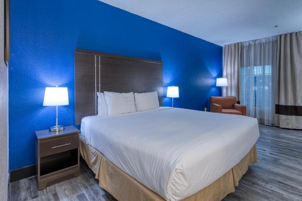 King Room with Mobility/Hearing Impaired Access - Non-Smoking interior